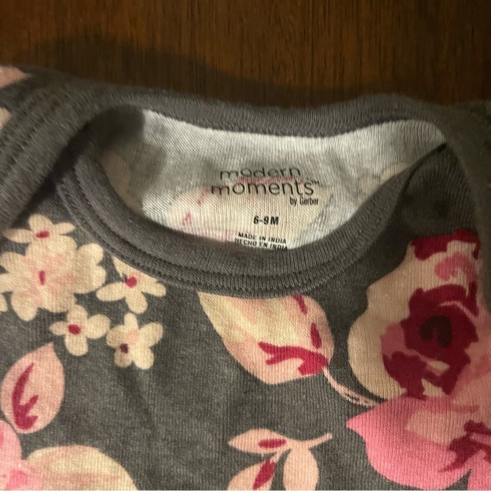 Modern Moments by Gerber | Black Floral Pjs and Onesie | 6-9 mo - Picture 8 of 8